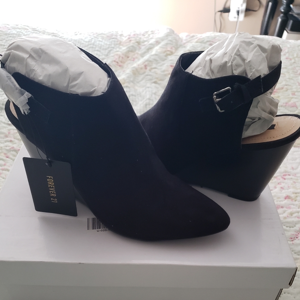 Black wedge (Forever 21)